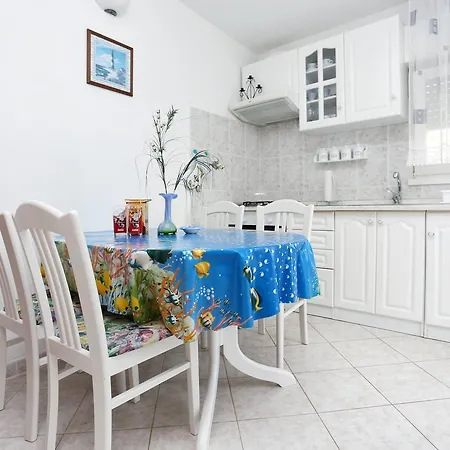 10241b Vinišće